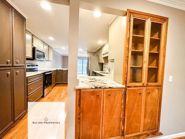 Building Photo - Townhouse available on Lake Hartwell—comes with a water view!