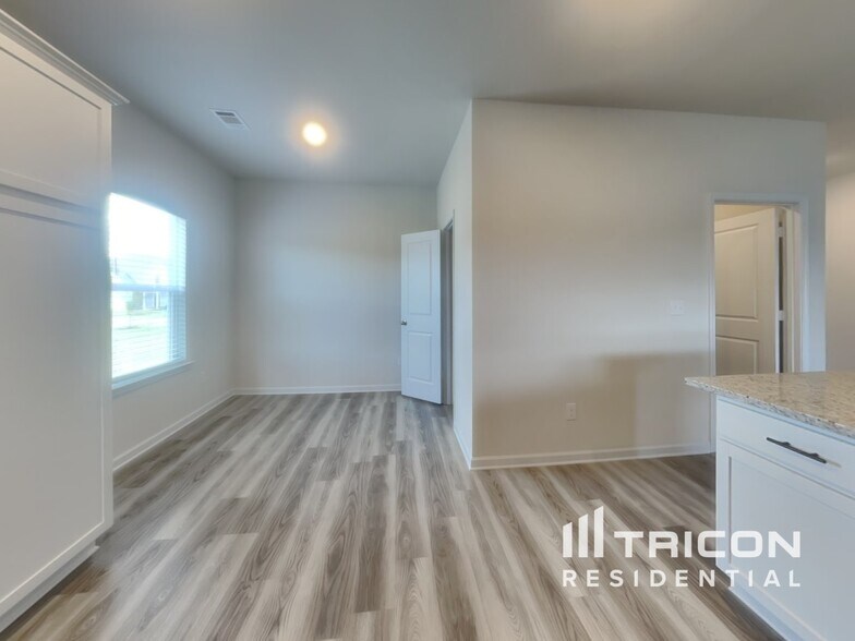Building Photo - 1025 Claas Wy