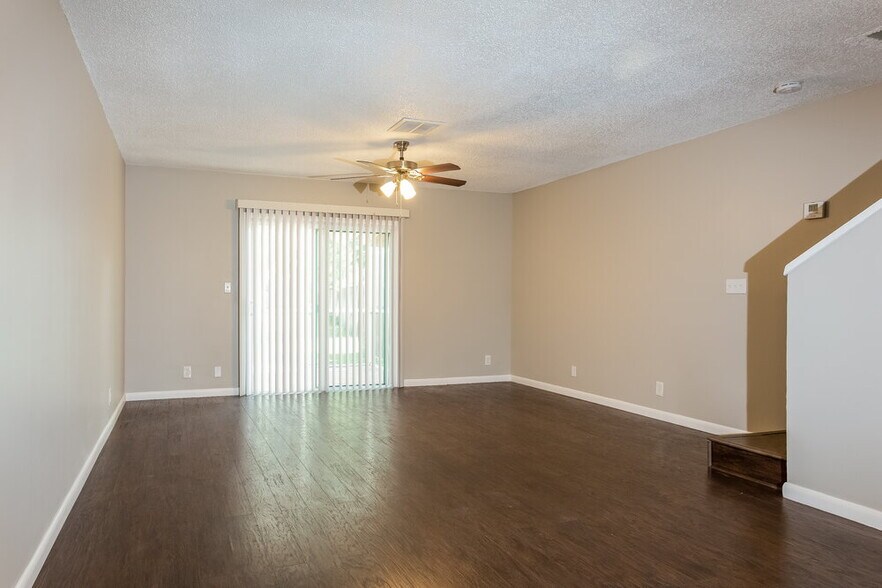 Building Photo - 8341 Fairway Rd
