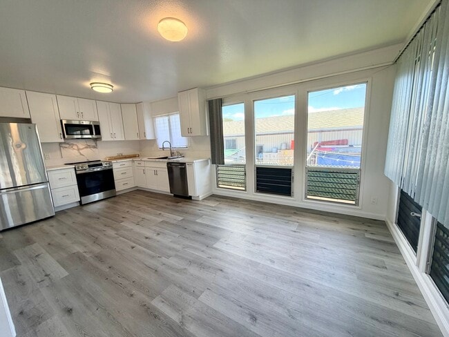 Building Photo - Newly Renovated 5BR/2BA Home – Move-In Ready in Pearl City