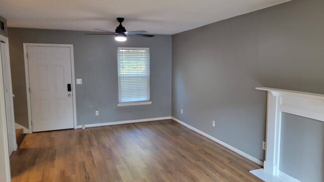 Building Photo - 343 Leisure Ct