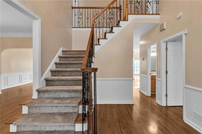 Building Photo - 915 Chipley Ct NE