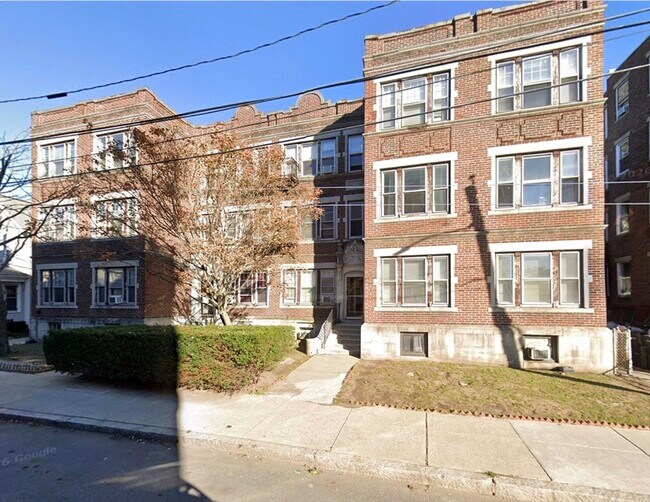 Building Photo - 32 Reedsdale St