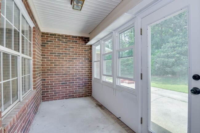 Building Photo - Brick Ranch in Evans