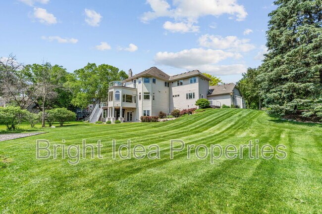 Building Photo - 6210 Deerwood Cir N