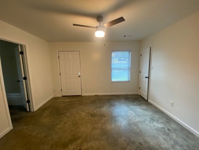 Building Photo - 510 S Floyd St