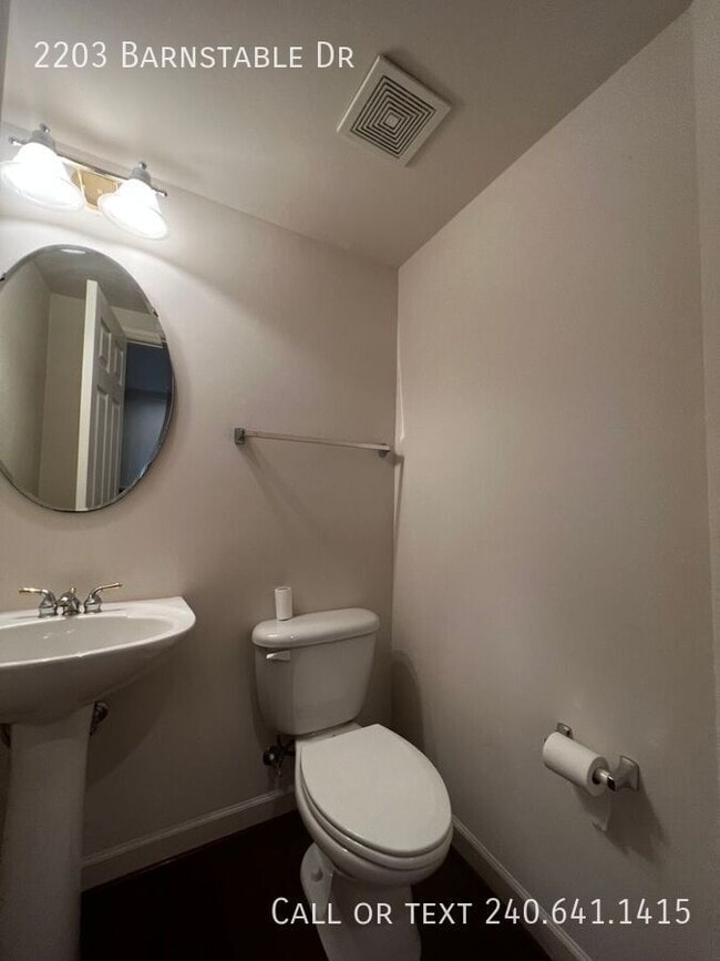 Building Photo - 2203 Barnstable Dr