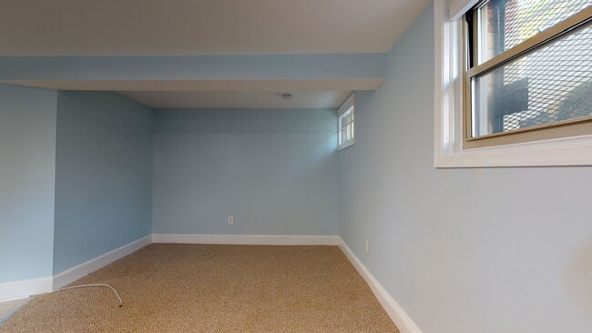 Building Photo - 18 9th St NE