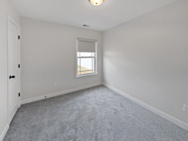 Building Photo - ALMOST NEW HOME IN SPARTANBURG READY FOR A RENTER!