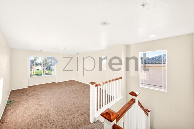 Building Photo - 6085 Medinah St