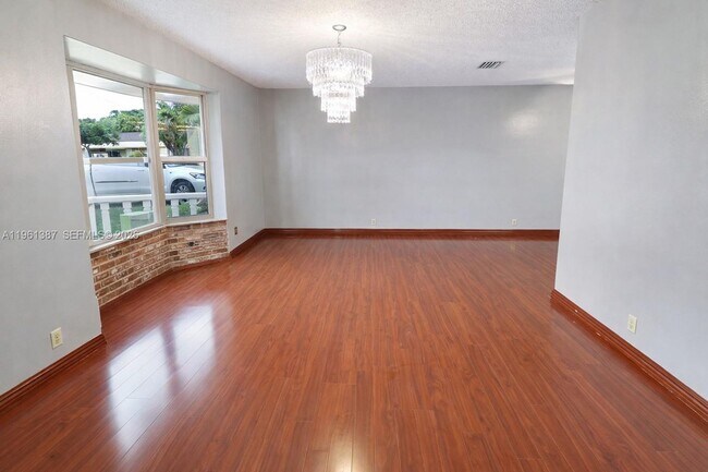 Building Photo - 3241 NW 40th St