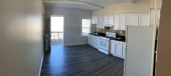 Building Photo - 628 Ponca St