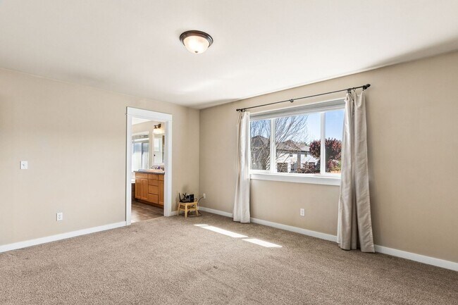 Building Photo - 5 Bedroom 3 Bath Home in Bothell Beaumont Sub Division $4300