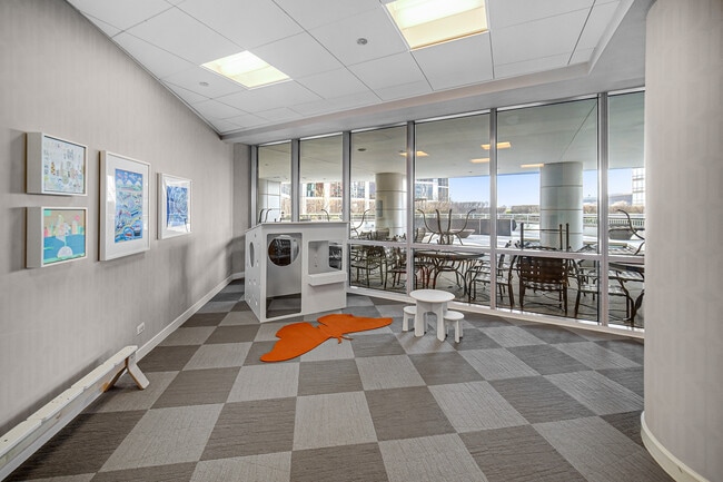 Building Photo - 1201 S Prairie Ave