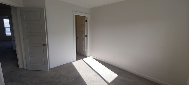 Building Photo - GET $2299 OFF FIRST FULL MONTH OF RENT!!!!