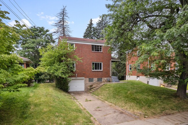 Building Photo - 947 Brintell St