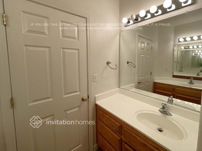 Building Photo - 5736 Bridgecross Dr