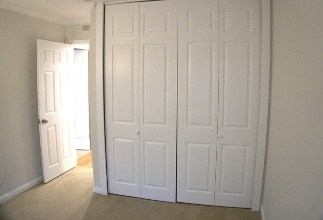 Building Photo - "Welcome to Your New Home: Spacious 2-Bed, 2-Bath Apartment in San Carlos!"