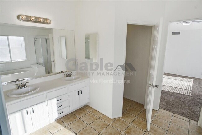 Building Photo - 28075 Daydream Way