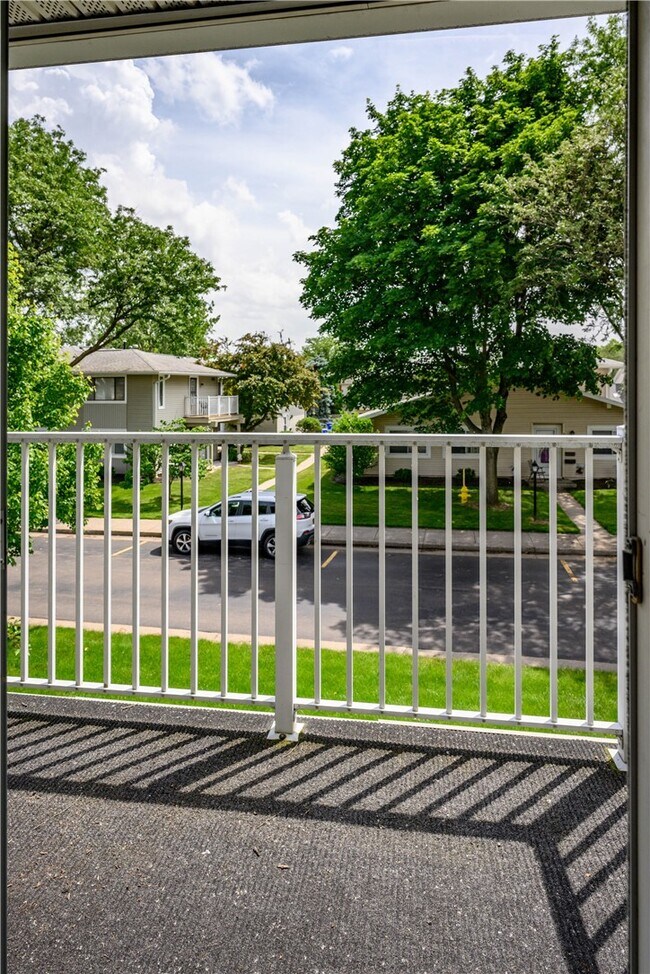 Building Photo - 808 Eastbrooke Ln