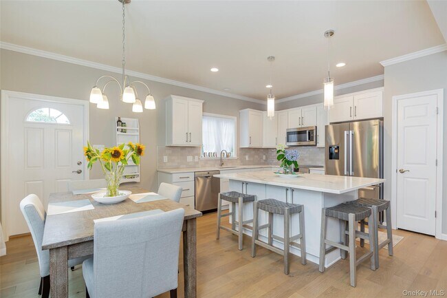 Building Photo - 15 S Beach Rd