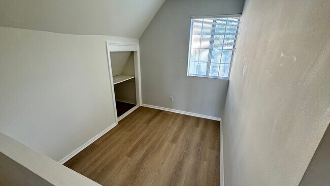 Building Photo - 459 N Alfred St