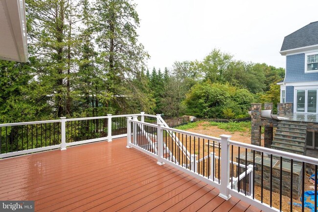 Building Photo - 5615 McLean Dr