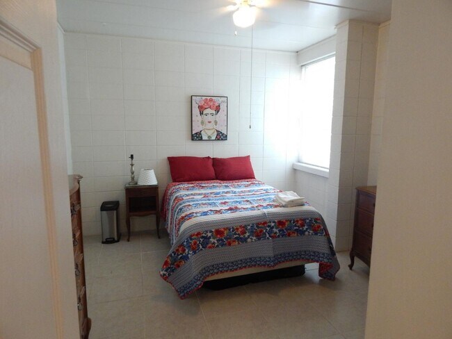 Building Photo - 904 Brightwood Manor Dr