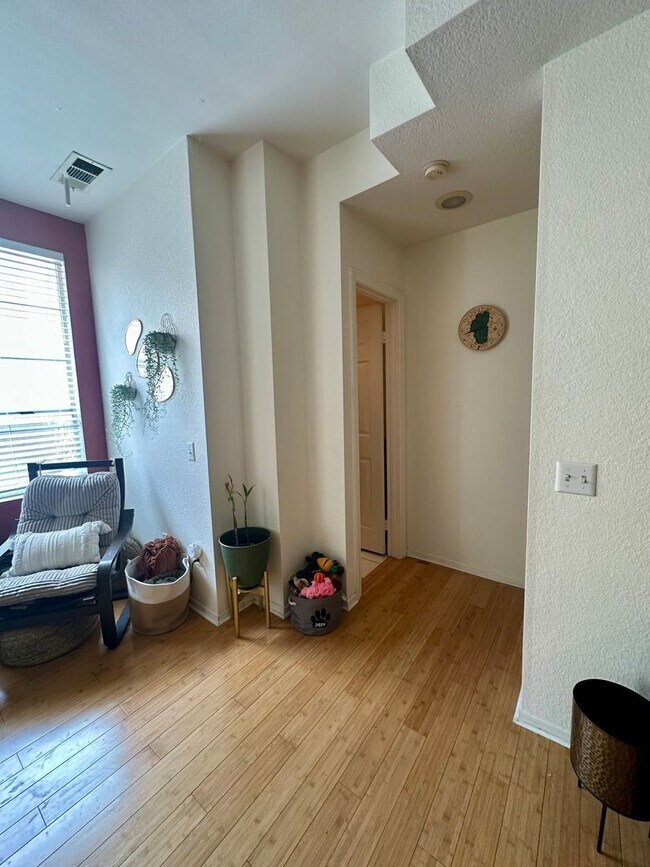 Building Photo - Light and Bright North Park 2 Bedroom Condo