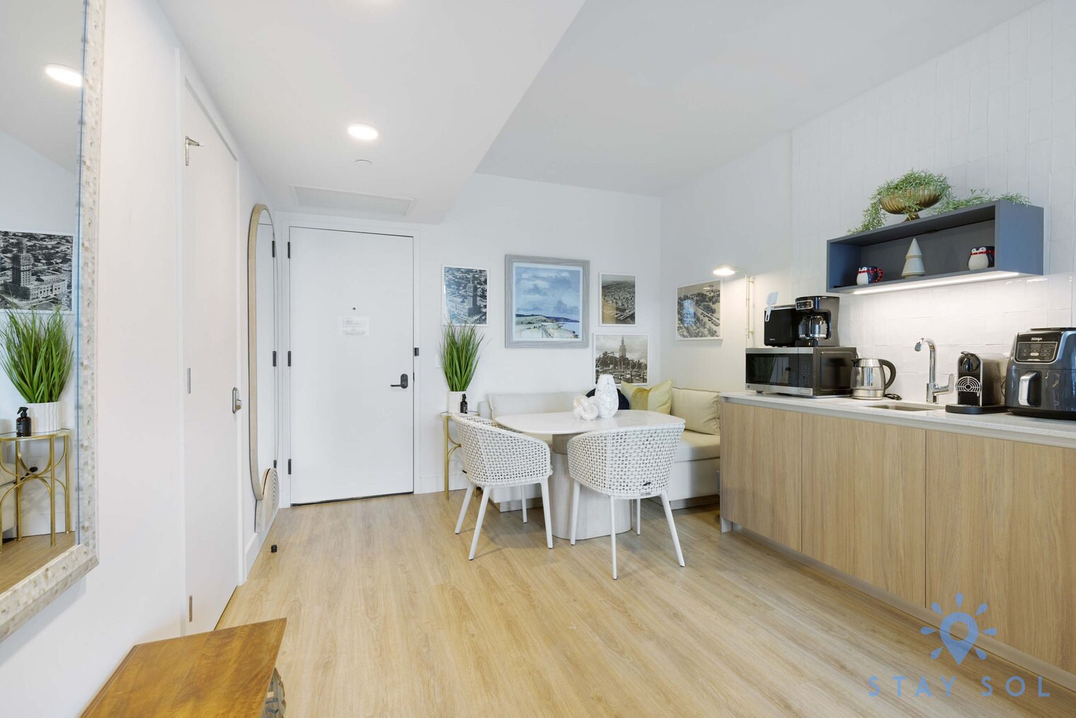 Building Photo - 601 NE 1st Ave