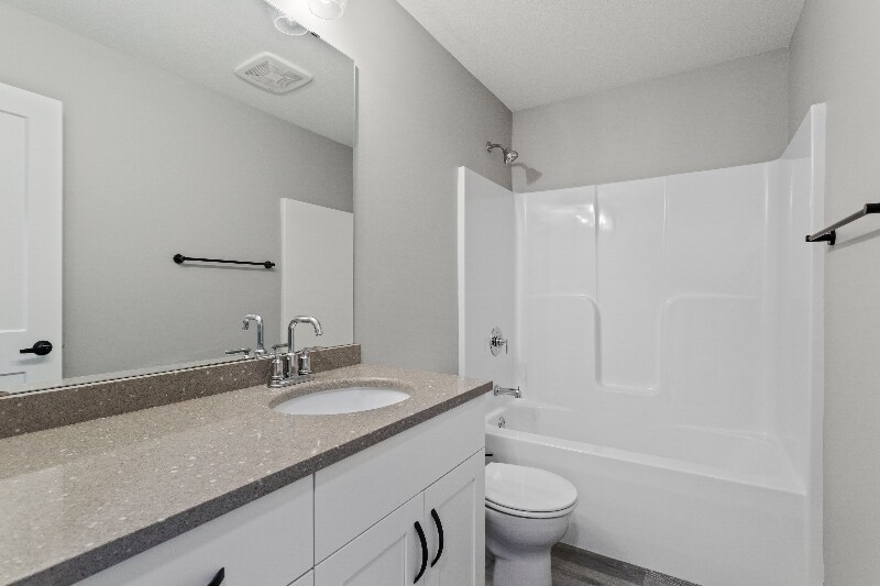 Building Photo - 220 Stonelake Dr SE