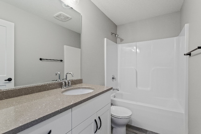 Building Photo - 168 Stonelake Dr SE