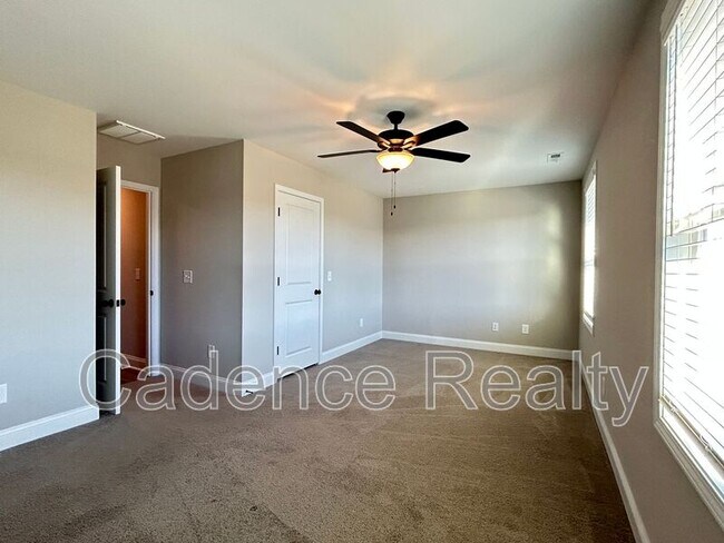 Building Photo - 1637 Grey Cliff Run