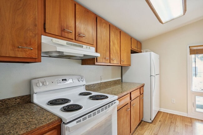 Building Photo - 1115 Broadmoor Dr
