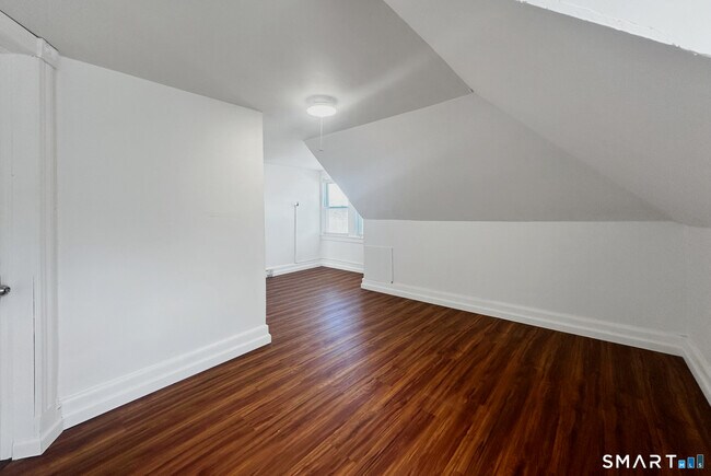 Building Photo - 394 High St