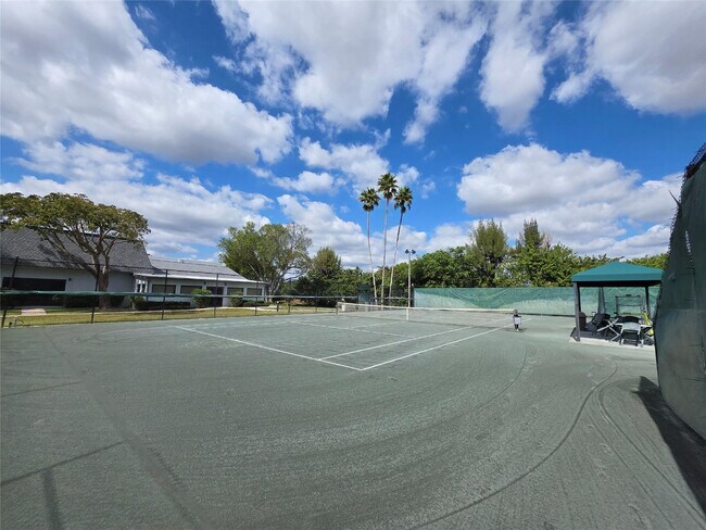 Building Photo - 7145 Huntington Ln