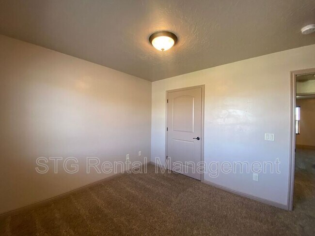 Building Photo - 290 W Buena Vista Blvd