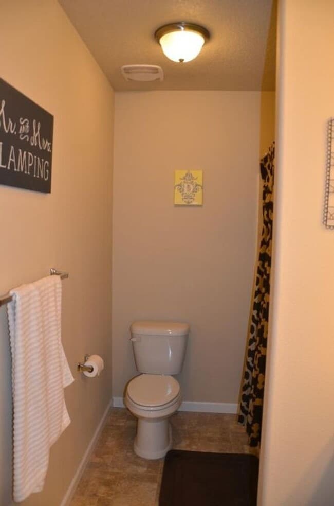 Building Photo - North Plains Single Family Home