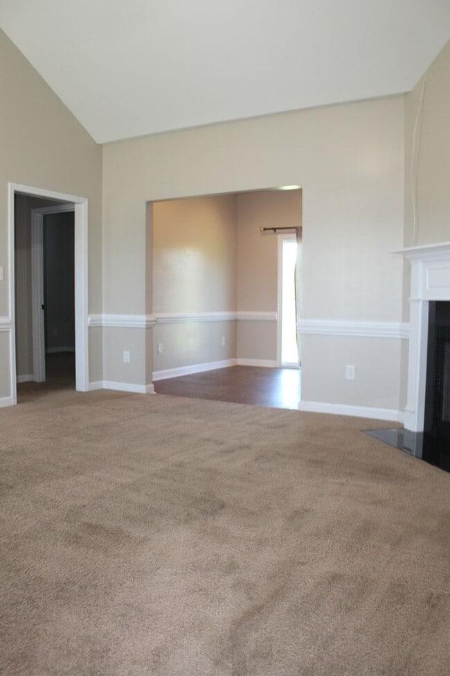 Building Photo - 107 Kenison Way