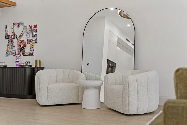 Building Photo - 220 S Swinton Ave