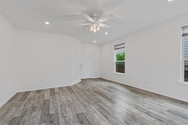 Building Photo - 305 Los Cobos Ln