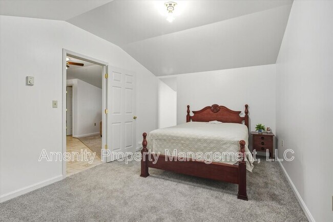 Building Photo - 121 Yorkshire Dr