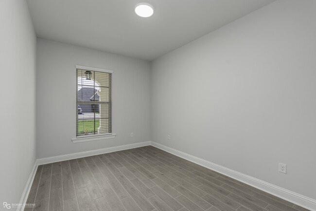Building Photo - 212 Paisley Ln