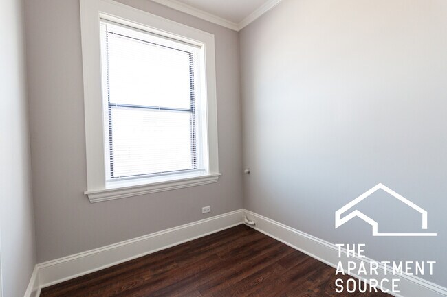 Building Photo - 817 W Lakeside Pl