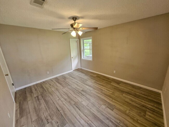 Building Photo - 120 Powell Dr