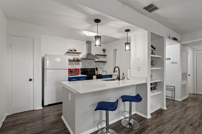 Building Photo - 4500 E Oltorf St