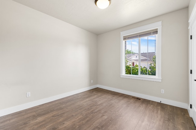 Building Photo - 165 E Cool Pond Dr