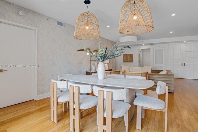 Building Photo - 725 Crandon Blvd