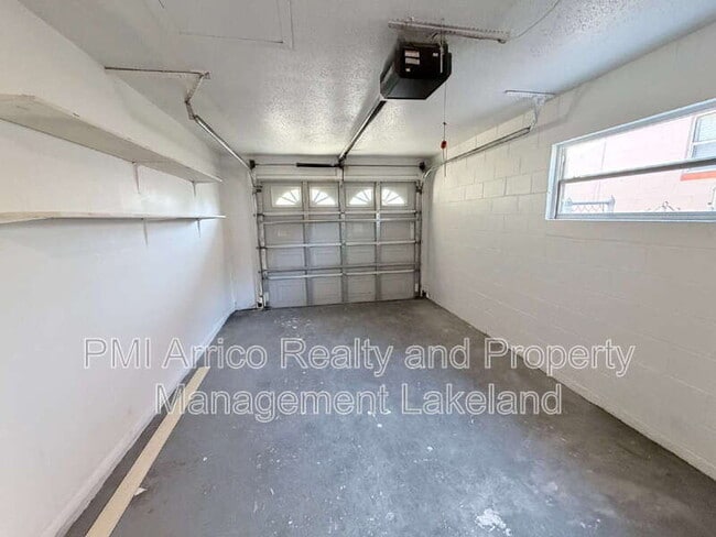 Building Photo - 1211 Robert King High Dr