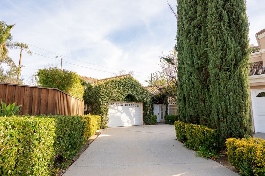 Primary Photo - 26604 Marigold Ct